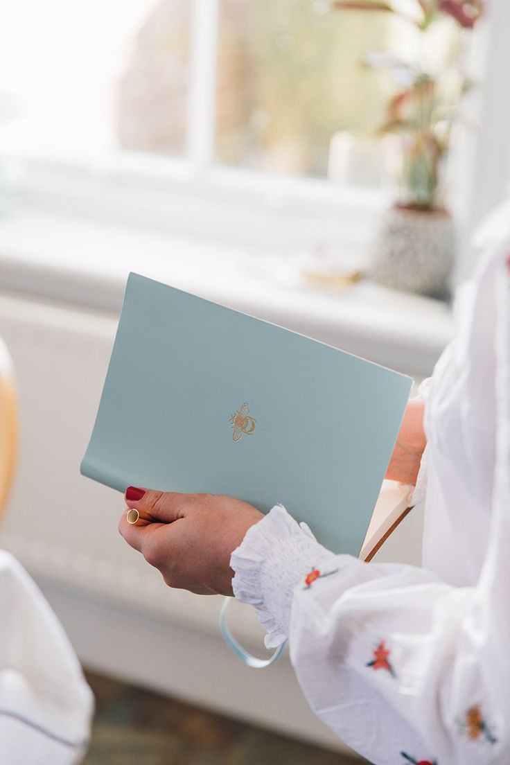 Executive Assistant vs Administrative Assistant: Who Should Small Business Owners Hire First?